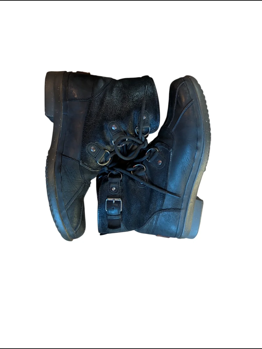 UGG 
